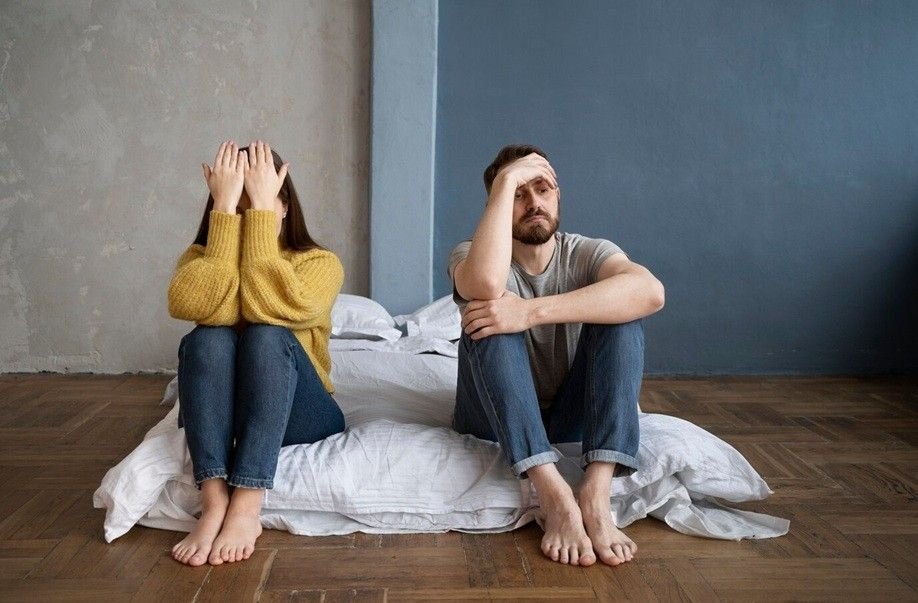 separation anxiety in relationships - a couple having communication problems